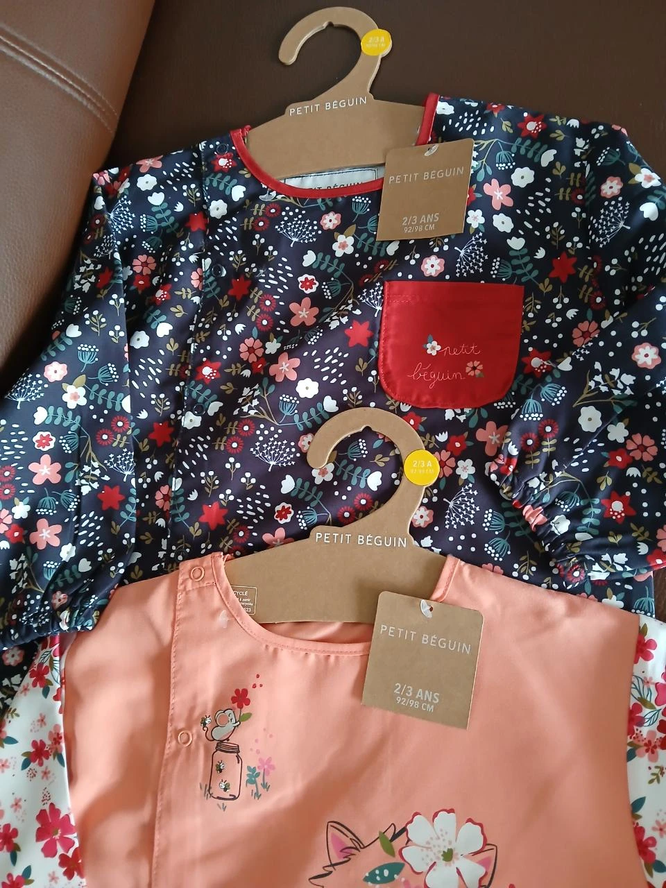 lote 2 delantales blusas pintura repelente de líquidos para niña petit beguin 92/98 cm 2/3 años – photo 2